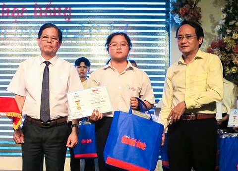 Ba chị em mất cha mẹ cùng học ĐH Khoa học Tự nhiên TP.HCM: Tiếp sức đến trường làm mình bớt cô đơn! - Ảnh 19. Ba chị em mất cha mẹ cùng học ĐH Khoa học Tự nhiên TP.HCM: Tiếp sức đến trường làm mình bớt cô đơn! - Ảnh 19.