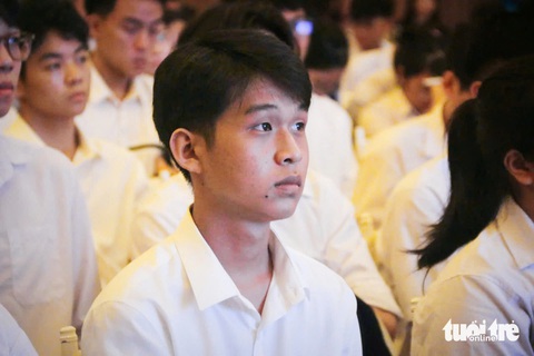 Người dượng bán hàng rong dắt cháu mồ côi cha mẹ về Nha Trang nhận học bổng Tiếp sức đến trường - Ảnh 7. Ba chị em mất cha mẹ cùng học ĐH Khoa học Tự nhiên TP.HCM: Tiếp sức đến trường làm mình bớt cô đơn! - Ảnh 13.