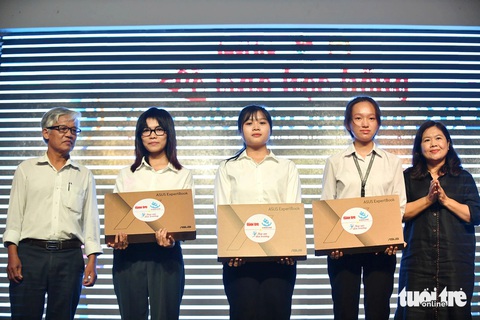 Ba chị em mất cha mẹ cùng học ĐH Khoa học Tự nhiên TP.HCM: Tiếp sức đến trường làm mình bớt cô đơn! - Ảnh 19. Ba chị em mất cha mẹ cùng học ĐH Khoa học Tự nhiên TP.HCM: Tiếp sức đến trường làm mình bớt cô đơn! - Ảnh 20.