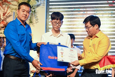 Ba chị em mất cha mẹ cùng học ĐH Khoa học Tự nhiên TP.HCM: Tiếp sức đến trường làm mình bớt cô đơn! - Ảnh 28.