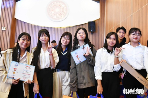 - Ảnh 3. Ba chị em mất cha mẹ cùng học ĐH Khoa học Tự nhiên TP.HCM: Tiếp sức đến trường làm mình bớt cô đơn! - Ảnh 32.