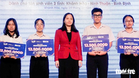 Ba chị em mất cha mẹ cùng học ĐH Khoa học Tự nhiên TP.HCM: Tiếp sức đến trường làm mình bớt cô đơn! - Ảnh 21. Ba chị em mất cha mẹ cùng học ĐH Khoa học Tự nhiên TP.HCM: Tiếp sức đến trường làm mình bớt cô đơn! - Ảnh 22.