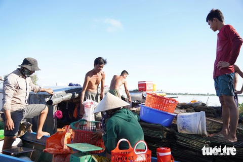 Ba đời lênh đênh đồng nước nổi - Ảnh 4. Ba đời lênh đênh đồng nước nổi - Ảnh 4.