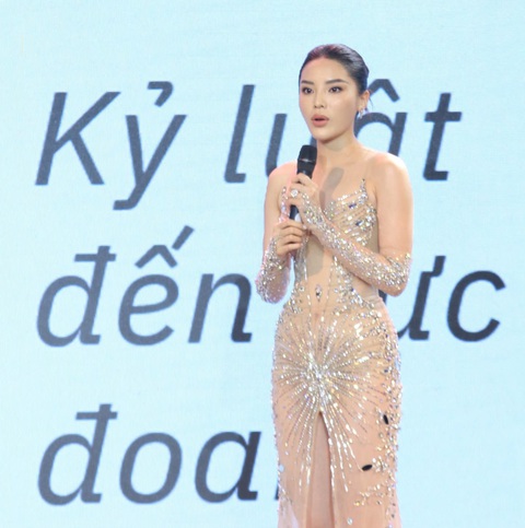 Kỳ Duyên biến scandal thành câu chuyện truyền cảm hứng mang đi thi Miss Universe - Ảnh 3. Kỳ Duyên biến scandal thành câu chuyện truyền cảm hứng mang đi thi Miss Universe - Ảnh 3.