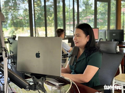 Cựu sinh viên quay lại 'tiếp sức đến trường' bằng 50 học bổng tiếng Anh - Ảnh 1. Cựu sinh viên quay lại 'tiếp sức' bằng 50 học bổng tiếng Anh - Ảnh 1.
