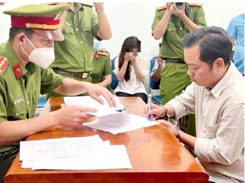 4 cựu cán bộ công an hầu tòa liên quan vụ cháy karaoke An Phú - Ảnh 1. 4 cựu cán bộ công an hầu tòa liên quan vụ cháy karaoke An Phú - Ảnh 6.