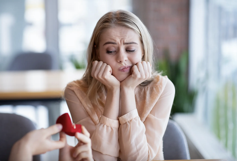 Giận tím người khi biết bạn trai mua nhẫn cầu hôn qua Temu - Ảnh 1.