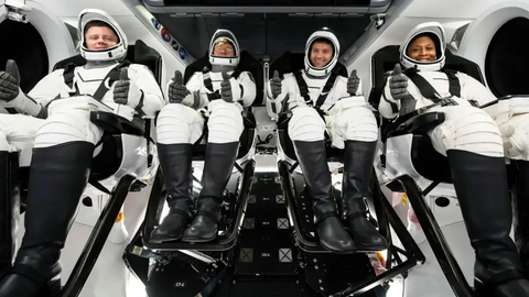 4 phi hành gia mắc kẹt trên ISS trở về Trái đất - Ảnh 1. 4 phi hành gia mắc kẹt trên ISS trở về Trái đất - Ảnh 1.