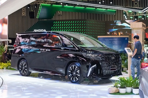 Những ô tô ‘nhất’ tại VMS 2024: Xe mạnh nhất, yếu nhất, đắt nhất, rẻ nhất và…- Ảnh 2. Những xe 'nhất' tại Vietnam Motor Show 2024: Đắt nhất, mạnh nhất, lạ nhất... - Ảnh 2.