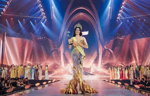 Giám đốc quốc gia Myanmar ném tiara tại Miss Grand International 2024 gây tranh cãi - Ảnh 1. Giám đốc quốc gia Myanmar ném tiara tại Miss Grand International 2024 gây tranh cãi - Ảnh 1.