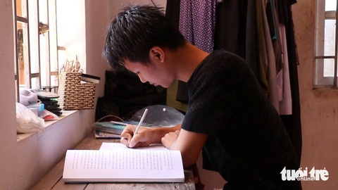 Chàng trai mồ côi, hai lần thôi học, nay đã là tân sinh viên ngành điện - Ảnh 3. Chàng trai mồ côi, hai lần thôi học, nay đã là tân sinh viên ngành điện - Ảnh 3.