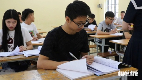Chàng trai mồ côi, hai lần thôi học, nay đã là tân sinh viên ngành điện - Ảnh 4. Chàng trai mồ côi, hai lần thôi học, nay đã là tân sinh viên ngành điện - Ảnh 4.