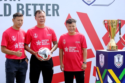 Cựu danh thủ vô địch AFF Cup 2008 huấn luyện bóng đá cho trẻ em - Ảnh 1. Cựu danh thủ vô địch AFF Cup 2008 huấn luyện bóng đá cho trẻ em - Ảnh 1.