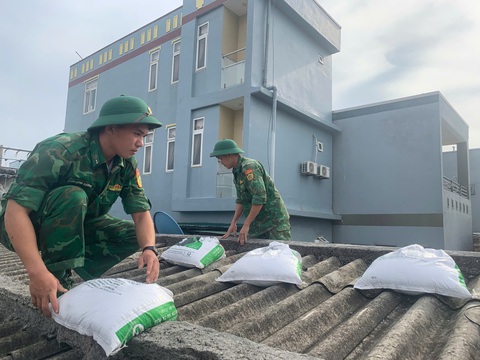 Quảng Ngãi hỏa tốc dừng họp không cần thiết, tập trung chống bão Trà My - Ảnh 1.