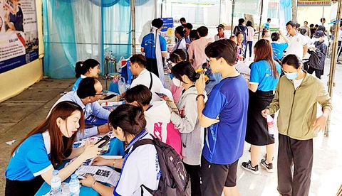 Khi công nhân rời phố về quê - Kỳ 1: Vì sao người đến TP.HCM giảm? - Ảnh 4. Khi công nhân rời phố về quê - Kỳ 1: Vì sao người đến TP.HCM giảm? - Ảnh 3.