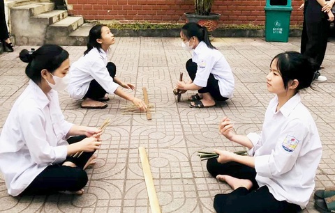 Nói không với điện thoại trong buổi học - Ảnh 1. Nói không với điện thoại trong buổi học - Ảnh 1.