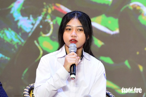 Nước mắt rơi ở lễ Tiếp sức đến trường Tây Nguyên: SV mồ côi cha mẹ muốn bán bánh bột lọc kiếm sống - Ảnh 8. Tiếp sức đến trường SV Tây Nguyên: Nữ sinh không cha mẹ muốn bán bánh quanh giảng đường kiếm sống - Ảnh 11.