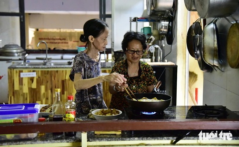 Ấm áp tình người trong quán trọ 'Sài Gòn Bao Dung' - Ảnh 9. Ấm áp tình người trong quán trọ 'Sài Gòn Bao Dung' - Ảnh 9.