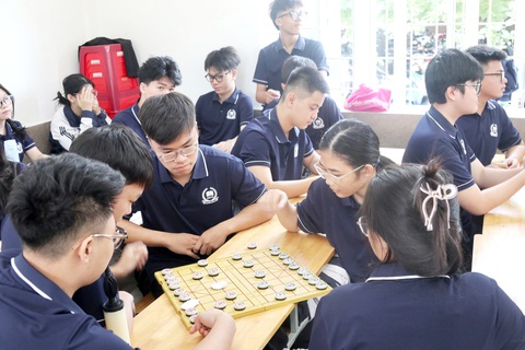 Nói không với điện thoại trong buổi học - Ảnh 2. Nói không với điện thoại trong buổi học - Ảnh 2.