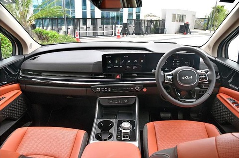 Kia Carnival cháy hàng hơn 1 năm tại Ấn Độ dù giá cao gấp vài lần Innova - Ảnh 3.