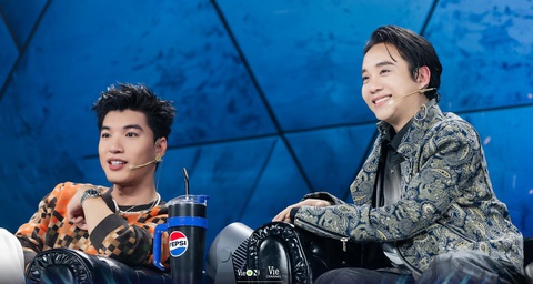 Suboy tung Nón vàng cứu Coldzy, HIEUTHUHAI tiết lộ quá khứ trong Rap Việt - Ảnh 1. Suboy tung Nón vàng cứu Coldzy, HIEUTHUHAI tiết lộ quá khứ trong Rap Việt - Ảnh 1.