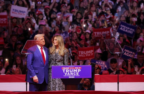 Ông Trump vận động gây tranh cãi ở New York - Ảnh 1. Ông Trump vận động gây tranh cãi ở New York - Ảnh 1.