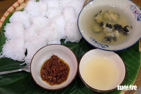 Sao lại ốc tháng 10, người Hà Nội? - Ảnh 1. Sao lại ốc tháng 10, người Hà Nội? - Ảnh 1.