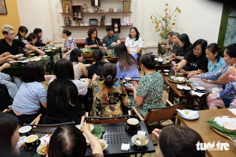 Sao lại ốc tháng 10, người Hà Nội? - Ảnh 8. Sao lại ốc tháng 10, người Hà Nội? - Ảnh 6.