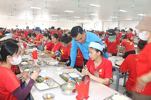 Khi công nhân rời phố về quê - Kỳ 4: Hàng chục ngàn đầu việc chờ người miền Trung - Ảnh 2. Hàng chục ngàn đầu việc chờ người miền Trung - Ảnh 2.