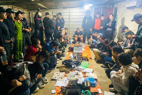 Xây 'căn cứ' đánh bạc với đường hầm hơn 300m, camera cảnh giới - Ảnh 1. Xây 'căn cứ' đánh bạc với đường hầm hơn 300m, camera cảnh giới - Ảnh 1.