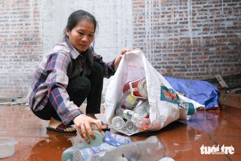 Sinh viên ngân hàng: 3 tháng tuổi bị thả trôi sông, 5 lần vượt 'cửa tử' - Ảnh 4. Sinh viên ngân hàng: 3 tháng tuổi bị thả trôi sông, 5 lần vượt 'cửa tử' - Ảnh 3.