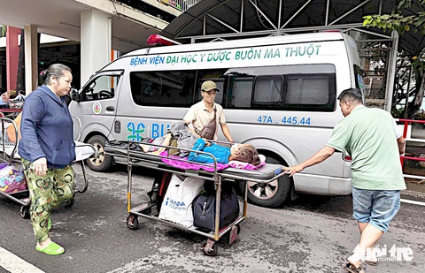 Bỏ giấy chuyển viện: Bệnh nhân mừng, bệnh viện lo - Ảnh 3. Bỏ giấy chuyển viện: Bệnh nhân mừng, bệnh viện lo - Ảnh 3.
