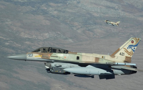 Chiến đấu cơ Israel né va chạm trong gang tấc, lỗi do không lưu - Ảnh 1. Chiến đấu cơ Israel né va chạm trong gang tấc, lỗi do không lưu - Ảnh 1.