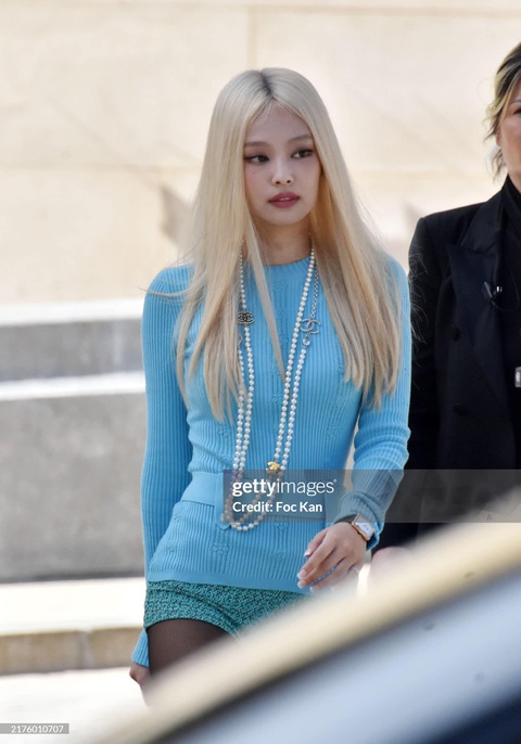 Jennie (Blackpink) bị theo dõi, phân biệt đối xử khi đến Paris - Ảnh 3.
