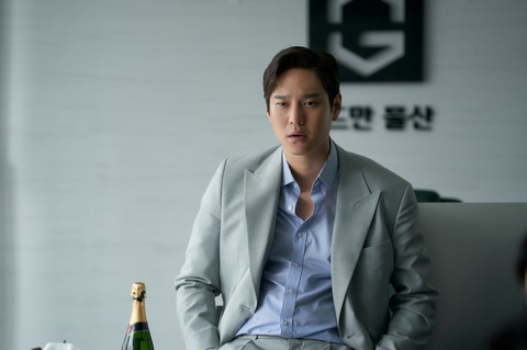 Phim mới của Ryu Seung Ryong gây cười ngay từ poster - Ảnh 4.