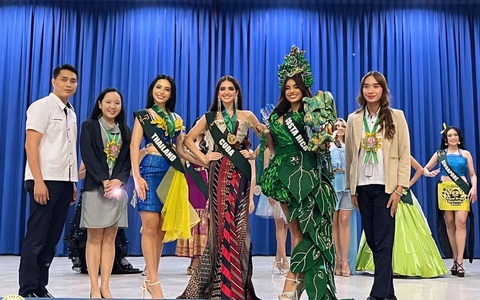 Miss Earth 2024 hướng đến hoạt động bảo vệ môi trường, top 10 bình chọn vắng mặt Việt Nam - Ảnh 1. Người đẹp Miss Earth 2024 trồng cây xanh, dùng đồ tái chế, bảo vệ môi trường - Ảnh 1.