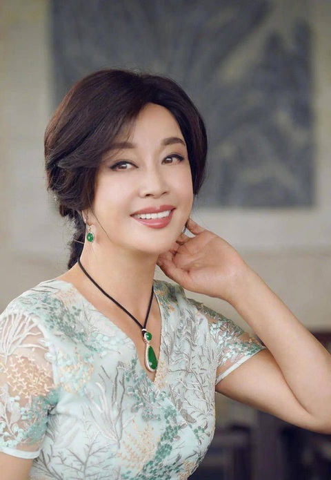 Lưu Hiểu Khánh bị phốt tòm tem với ‘Hồng Hà Nhi' - Ảnh 1.