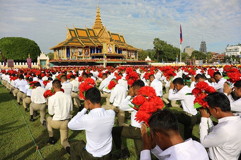 Campuchia kỷ niệm 20 năm trị vì của Quốc vương Norodom Sihamoni - Ảnh 4. Campuchia kỷ niệm 20 năm trị vì của Quốc vương Norodom Sihamoni - Ảnh 4.
