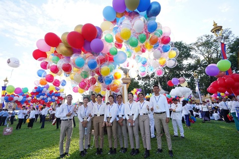 Campuchia kỷ niệm 20 năm trị vì của Quốc vương Norodom Sihamoni - Ảnh 5. Campuchia kỷ niệm 20 năm trị vì của Quốc vương Norodom Sihamoni - Ảnh 5.