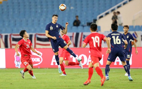 HLV Kim Sang Sik: 'Làn sóng nhập tịch uy hiếp tuyển Việt Nam' - Ảnh 1. HLV Kim Sang Sik: 'Làn sóng nhập tịch uy hiếp tuyển Việt Nam' - Ảnh 1.