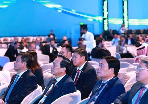Thủ tướng phát biểu tại hội nghị 'Davos ở sa mạc', nói về định vị của Việt Nam - Ảnh 3. Thủ tướng phát biểu tại hội nghị 'Davos ở sa mạc', nói về định vị của Việt Nam - Ảnh 2.