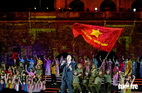 Lễ hội áo dài du lịch Hà Nội sống lại những năm tháng hào hùng - Ảnh 1. Lễ hội áo dài du lịch Hà Nội sống lại những năm tháng hào hùng - Ảnh 1.