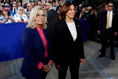 Cựu nghị sĩ Cộng hòa Liz Cheney công khai ủng hộ bà Harris - Ảnh 1. Cựu nghị sĩ Cộng hòa Liz Cheney công khai ủng hộ bà Harris - Ảnh 1.