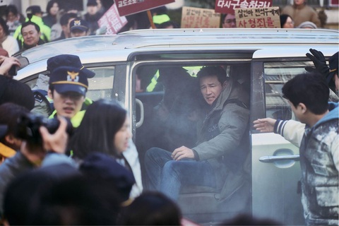 Hai thái cực của Jung Hae In - Ảnh 2. Love next door và Đố anh còng được tôi: Hai thái cực của Jung Hae In - Ảnh 2.