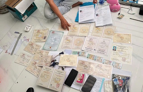 Bằng thạc sĩ, đại học… không cần học, lên mạng đầy bằng giả - Ảnh 3. Bằng thạc sĩ, đại học… không cần học, lên mạng đầy bằng giả - Ảnh 2.