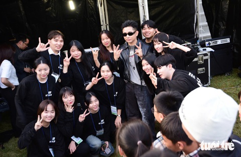 Ricky Star, Jang Song Ho 'bùng cháy', KTGRZ ONE nhảy See tình tại Vietnam Phở Festival 2024 - Ảnh 17. Ricky Star, Jang Song Ho 'bùng cháy', KTGRZ ONE nhảy See tình tại Vietnam Phở Festival 2024 - Ảnh 18.