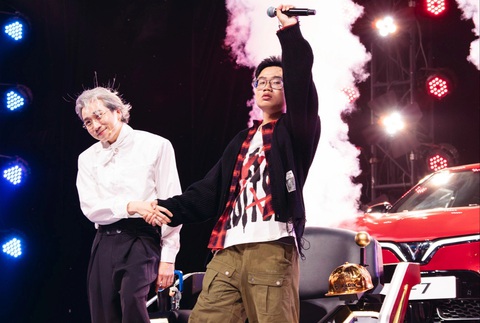 Thí sinh ‘xà nẹo dẹo dữ dằn’ và ‘răng hay rứa hè” trong Rap Việt - Ảnh 5. Thí sinh ‘xà nẹo dẹo dữ dằn’ và ‘răng hay rứa hè” trong Rap Việt - Ảnh 4.