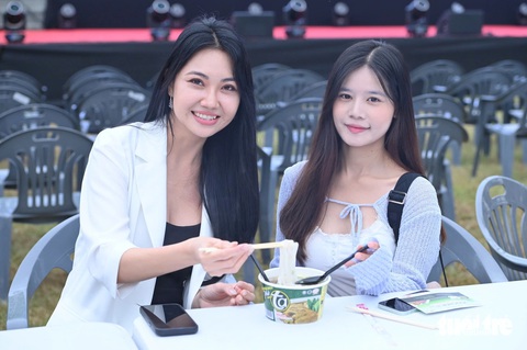 Khách đến Vietnam Phở Festival tại Seoul tăng vọt, các gian hàng gấp rút bổ sung nguyên liệu - Ảnh 10.