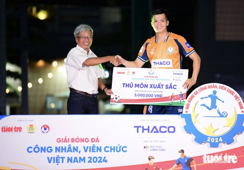 Tiền vệ Dương Sầm Bách giành danh hiệu cầu thủ xuất sắc nhất - Ảnh 3.