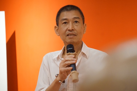 ‘Mỗi chúng ta đều có lớp lớp những trang kinh của riêng mình’ - Ảnh 1. ‘Mỗi chúng ta đều có lớp lớp những trang kinh của riêng mình’ - Ảnh 1.